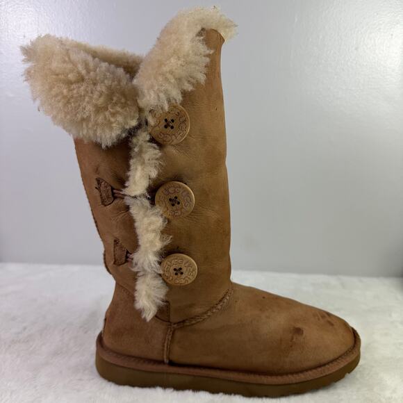 UGG Bailey Button Triplet II Women's Boots – Chestnut, Size 6 - Picture 1 of 9